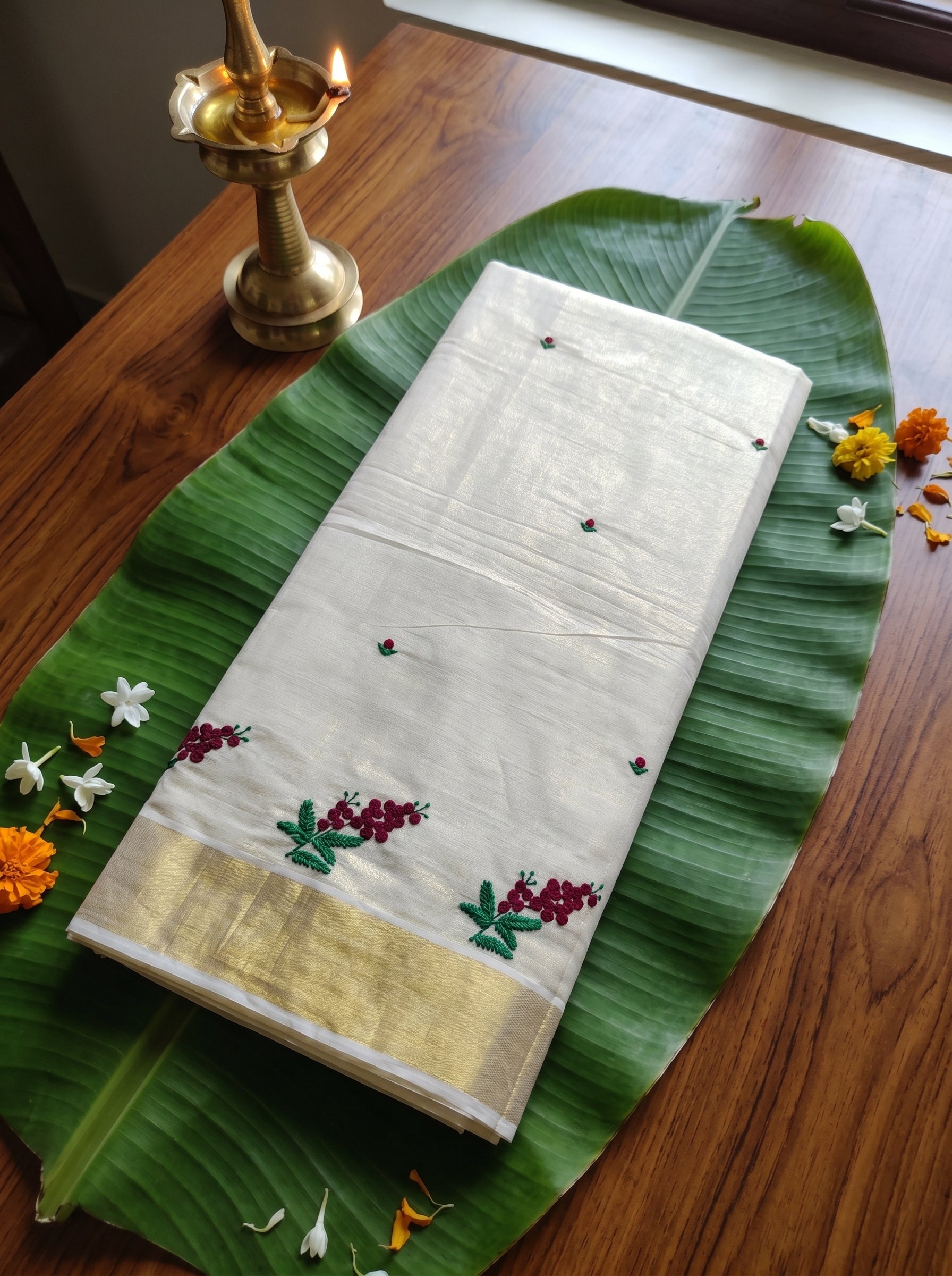 Varnapushpa Tissue Kasavu Red