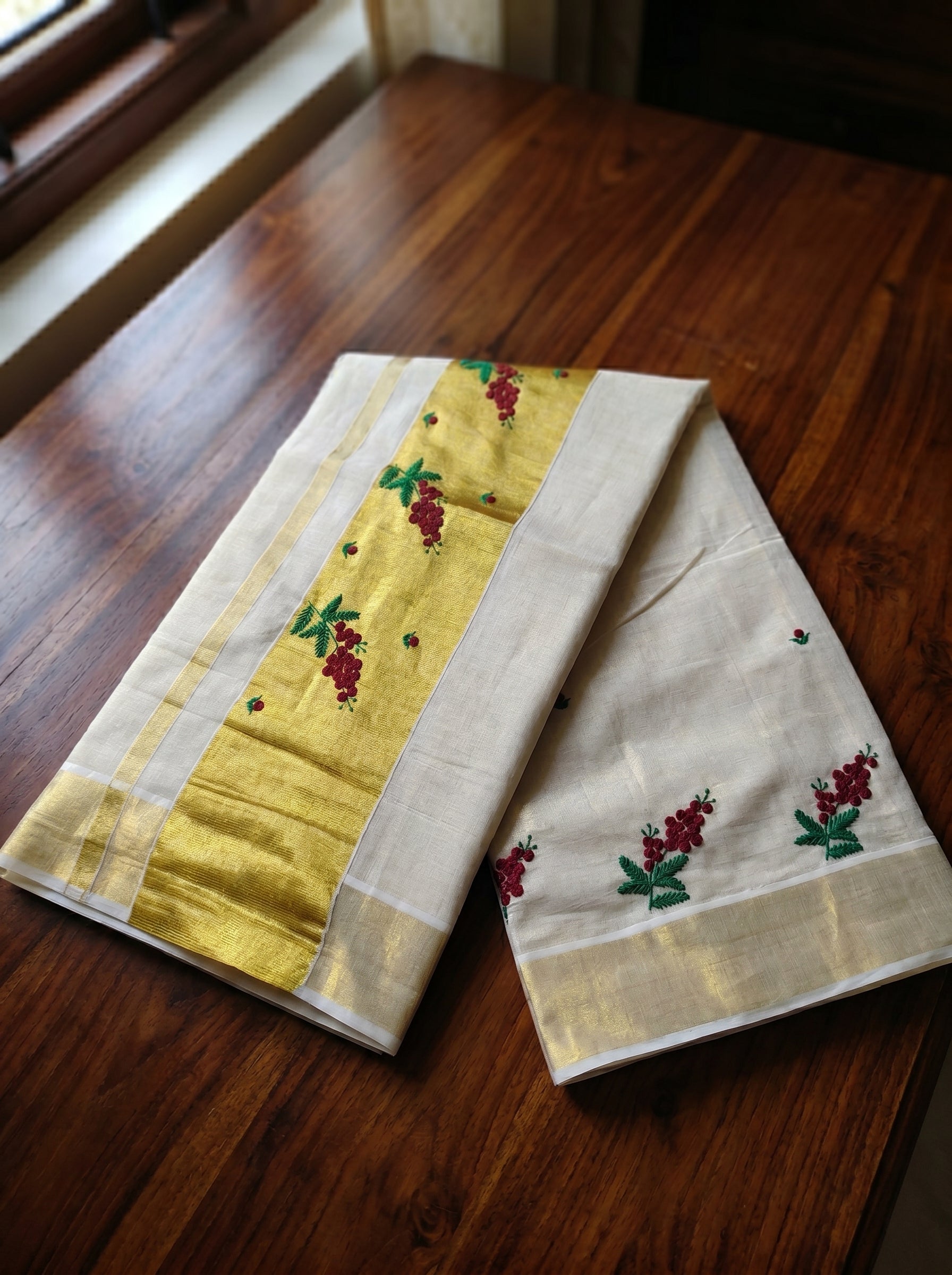 Varnapushpa Tissue Kasavu Red