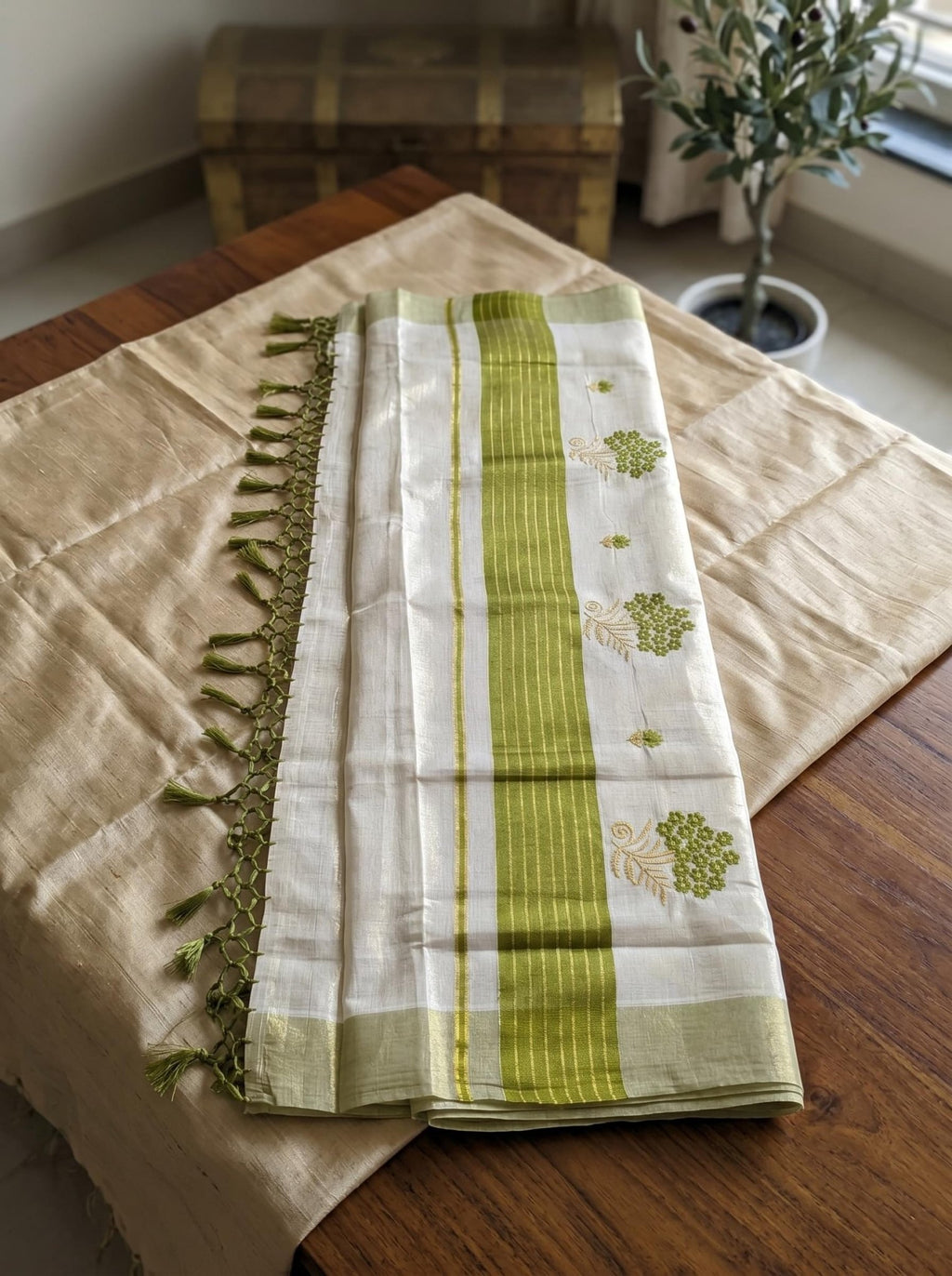 Haripriya Tissue Kasavu Green - Authentic Kerala Saree | Kasavu Saree | House Of Keralam