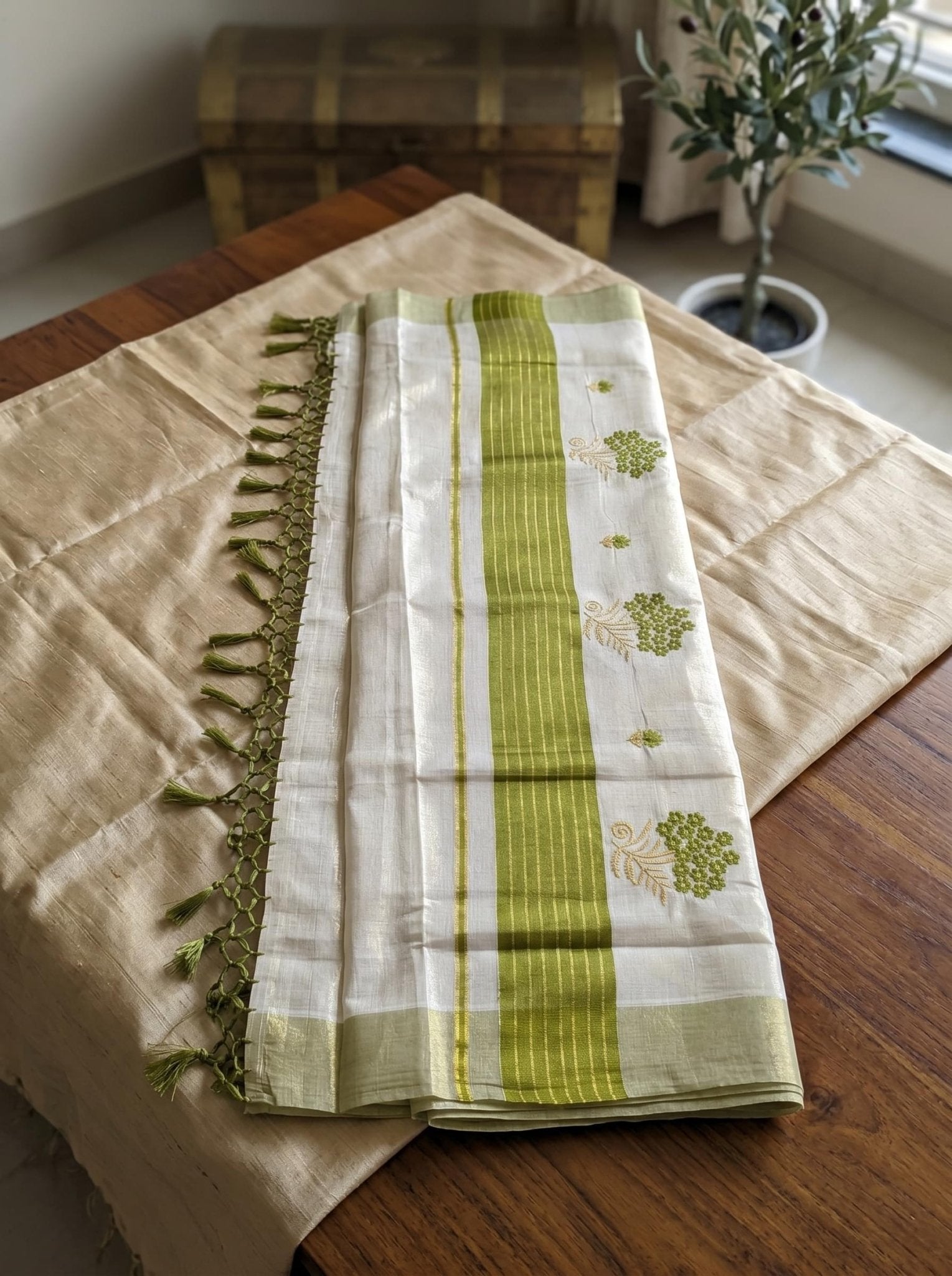 Haripriya Tissue Kasavu Green - Authentic Kerala Saree | Kasavu Saree | House Of Keralam
